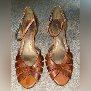 Women's Naturalizer Tan Leather Peep Toe Sandals, Size 8M